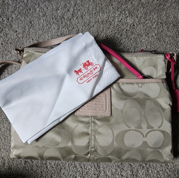 Coach purse - Picture 3 of 4